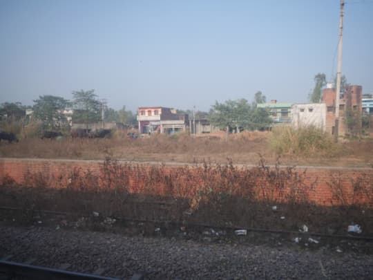 インド列車の車窓から