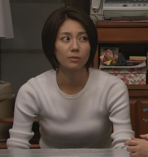 松下奈緒のエロいおっぱい(巨乳)画像