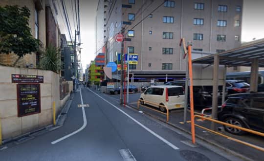 左折に曲がる突き当り