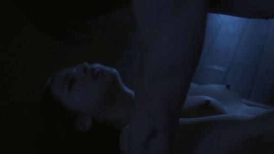 女性芸能人濡れ場シーン