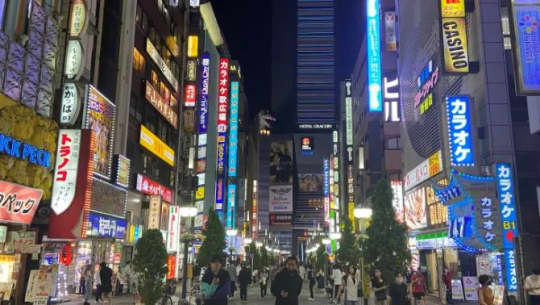 新宿の夜