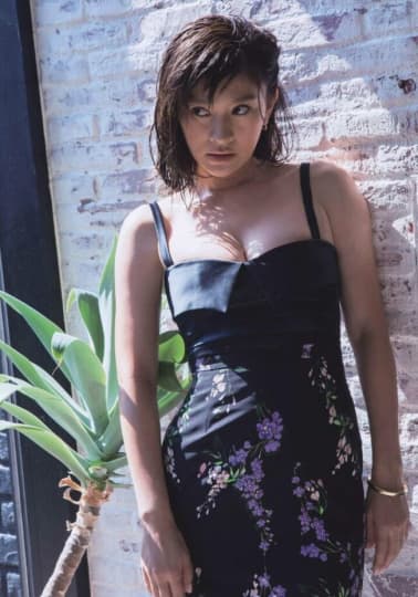 篠原涼子 おっぱい