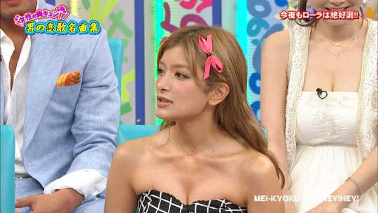 ローラのエロいおっぱい(巨乳)画像