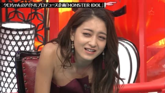 前傾姿勢になる池田美優