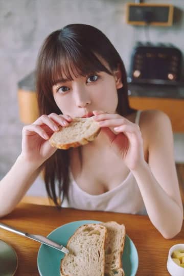 岩本蓮加 おっぱい