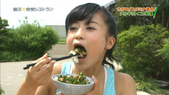 小島瑠璃子 おっぱい