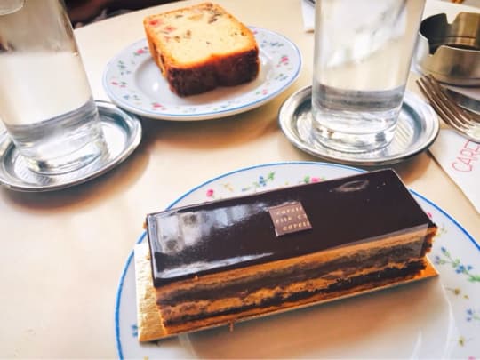 Caretteのフルーツケーキとオペラ