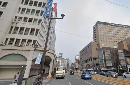 1つ目の交差点を左折