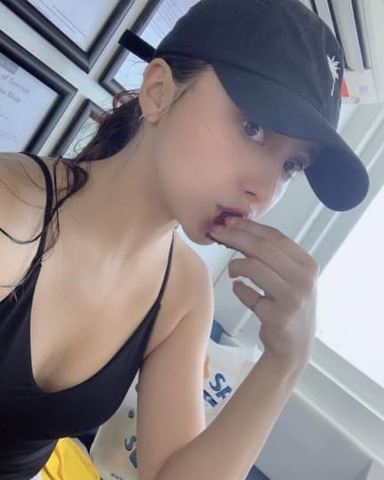 石田ニコル エロ