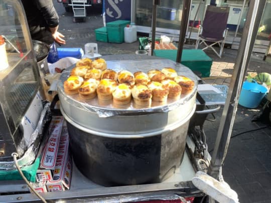 明洞屋台のチキンとケランパン