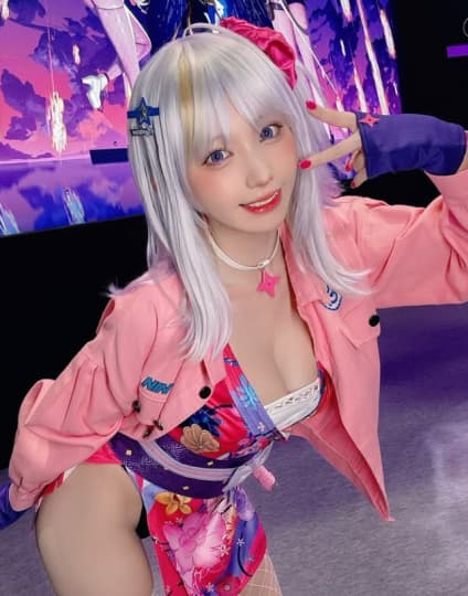 えなこ 乳首