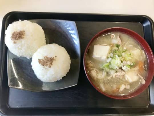 ３００円で、こころ温まる食事ができます！