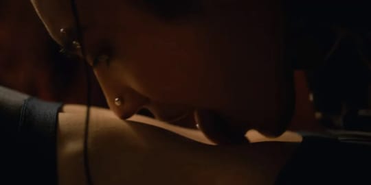 女性芸能人濡れ場シーン