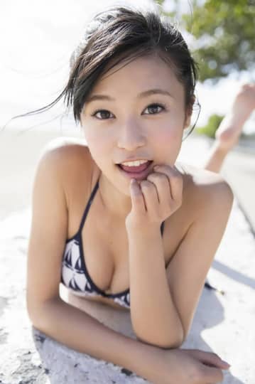小島瑠璃子 おっぱい