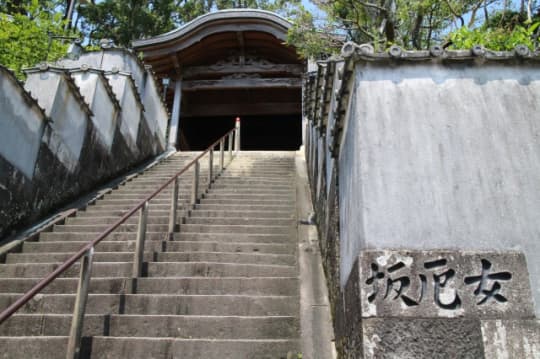 薬王寺　女坂