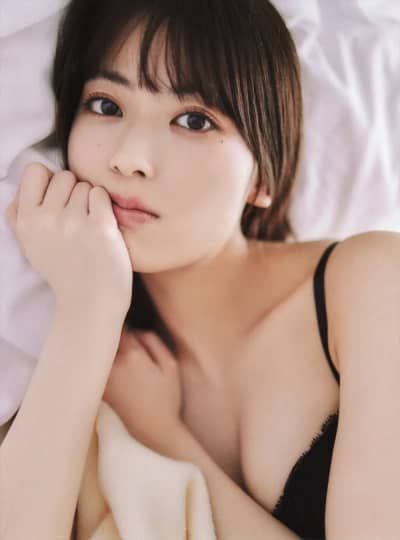 岩本蓮加 おっぱい