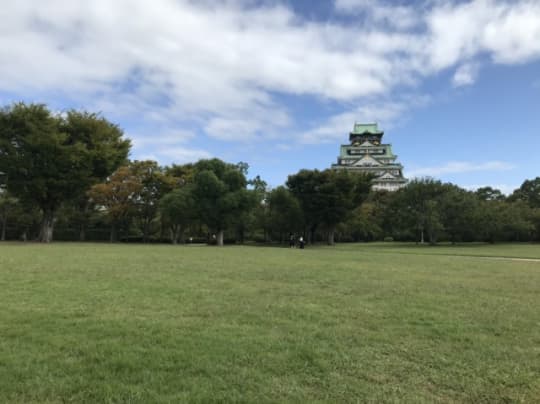 西の丸庭園からの大阪城