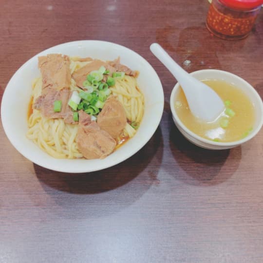 台北の牛肉麺