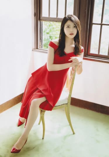 久保史緒里 おっぱい