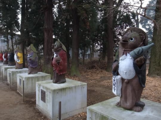 茂林寺　タヌキの像