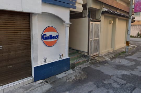 沖縄人妻白書の店舗前