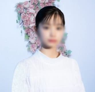 女性