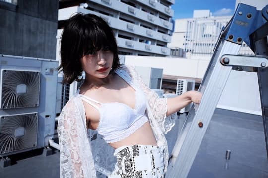 コムアイ 乳首