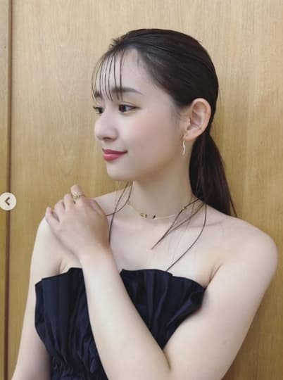 浅川梨奈 おっぱい