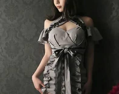 鶴田由莉耶さん