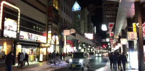 夜の繁華街