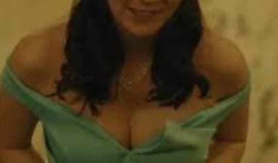 岡田結実のエロい乳首に視線が集中