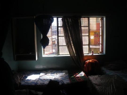 ケニアのホテルと鉄格子