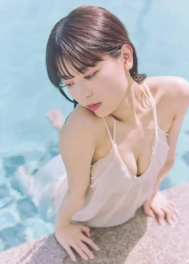 岩本蓮加 おっぱい