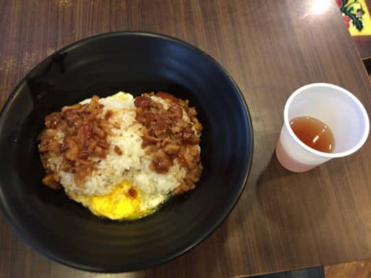 台北の中瘋滷肉飯