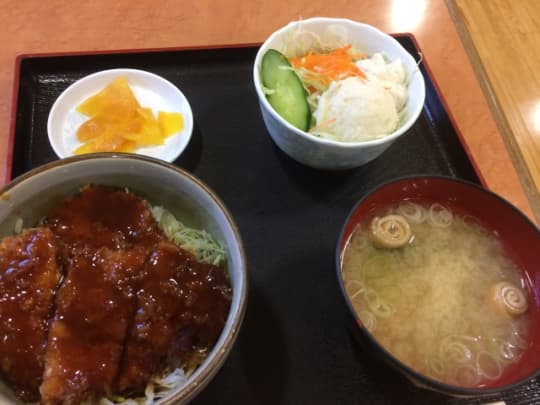 すずらんハウスのソースカツ丼