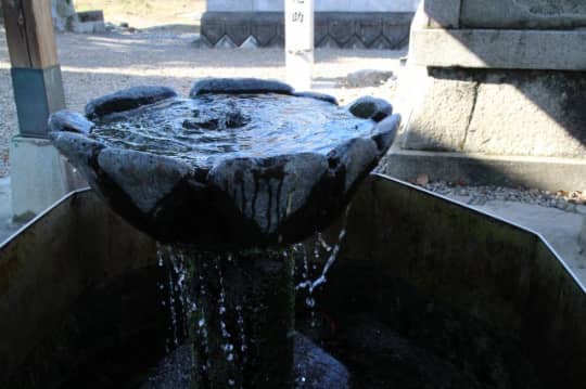 嘉母神社　手水舎