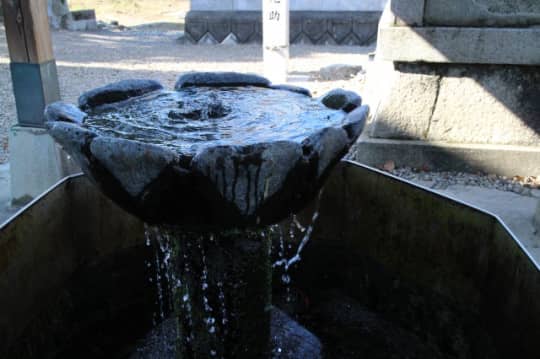 嘉母神社　手水舎