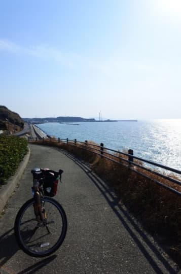 午後の光と自転車