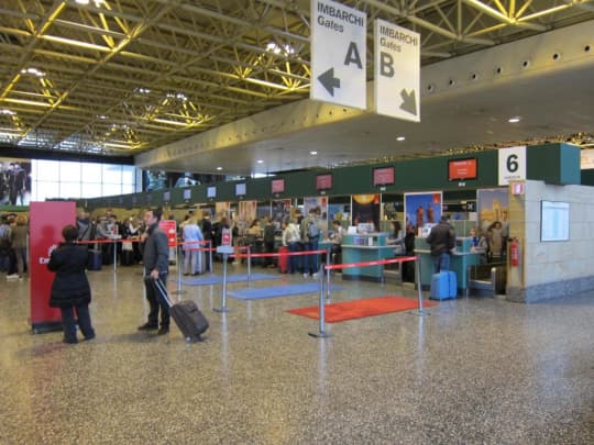 ミラノ・リナーテ空港のチェックインカウンター
