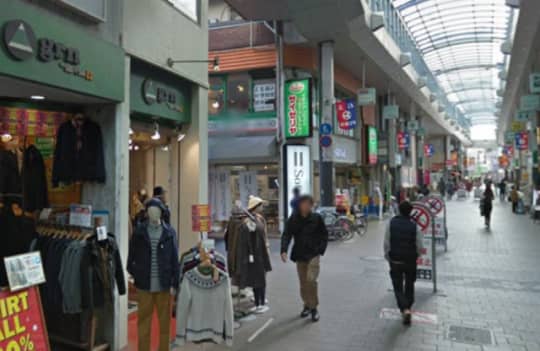 商店街の中のサイゼリア