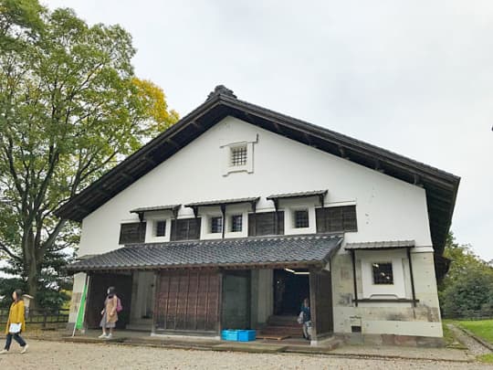 鶴丸倉庫