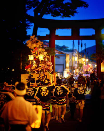 弥彦灯籠祭り