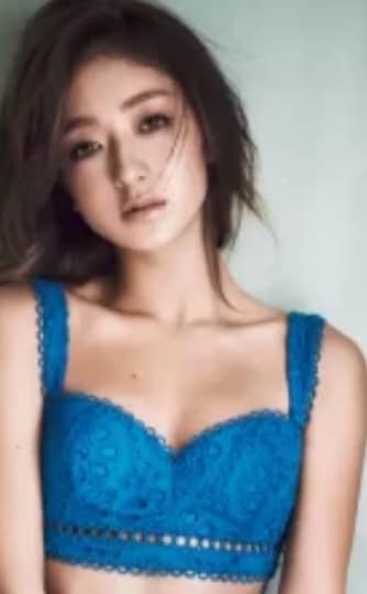 青い下着の池田美優