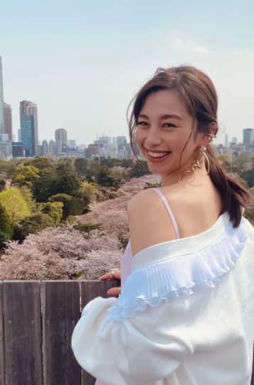 オフショルで振り返る中条あやみ