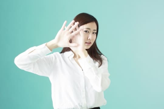 嫌がる女性