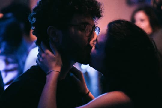 キス