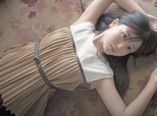 久保史緒里 おっぱい