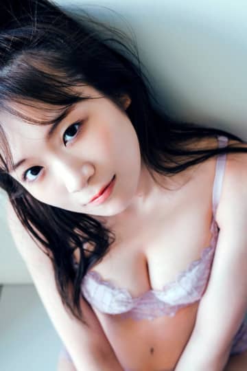 秋元真夏 おっぱい