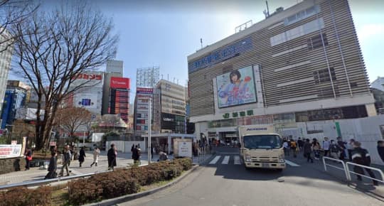 モモカフェ新宿本店_お店の行き方1