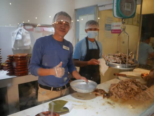 セブ島のレチョン屋さんのお兄さん